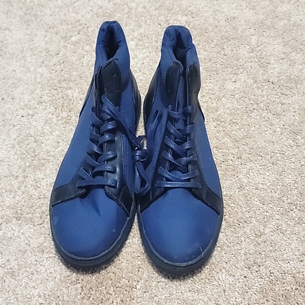 Blue shoes 💙